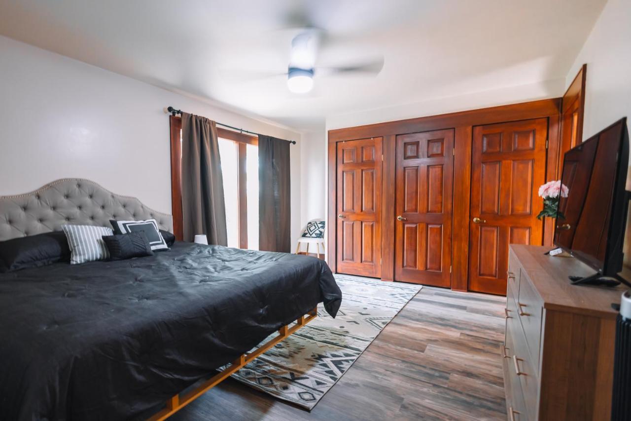 Downtown Escape Great For Large Families & Groups Villa Sugarcreek Dış mekan fotoğraf