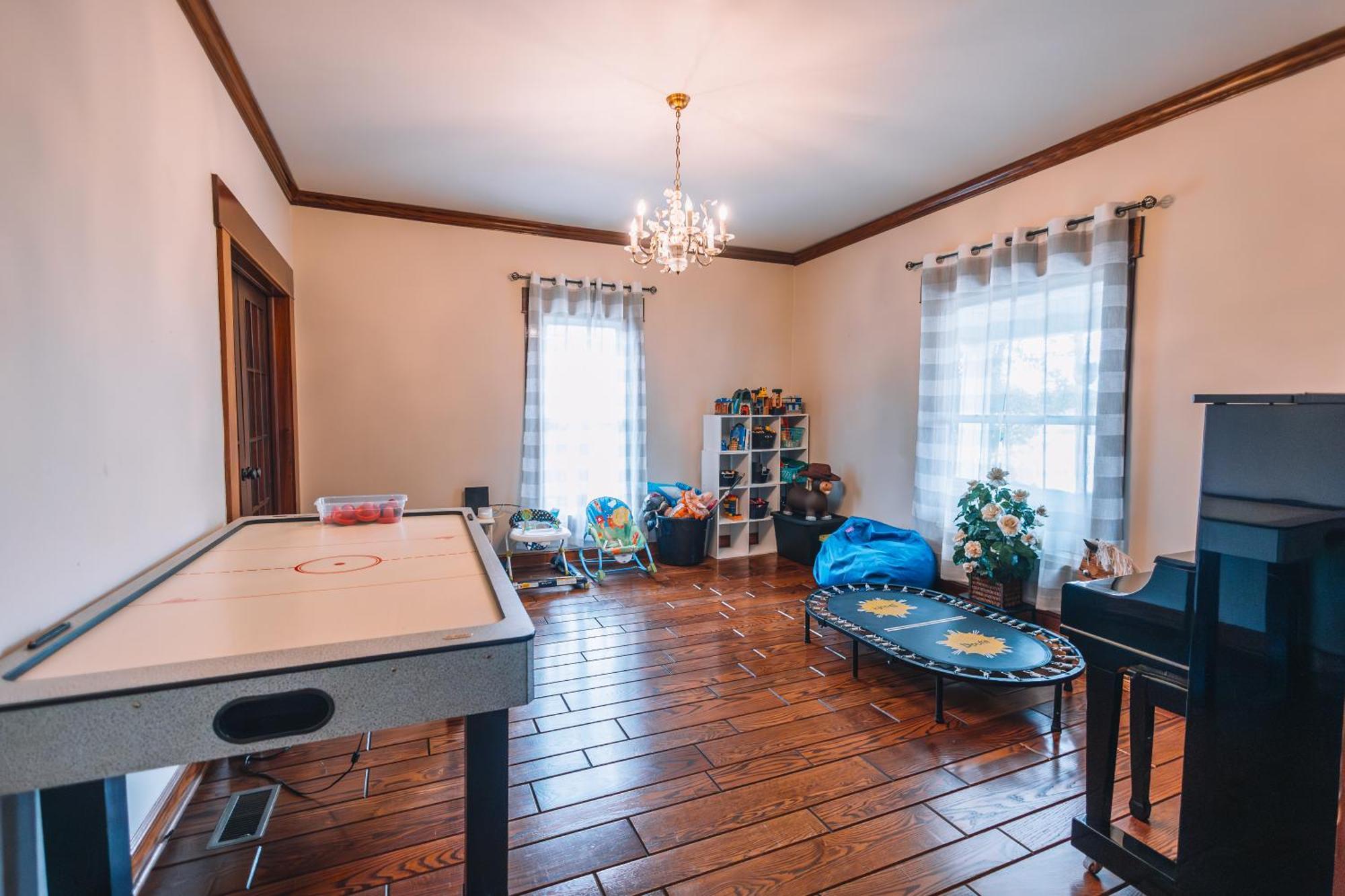 Downtown Escape Great For Large Families & Groups Villa Sugarcreek Dış mekan fotoğraf